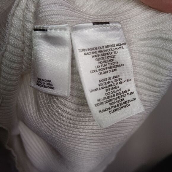 Anne Klein white top with gold buttons - Picture 4 of 8